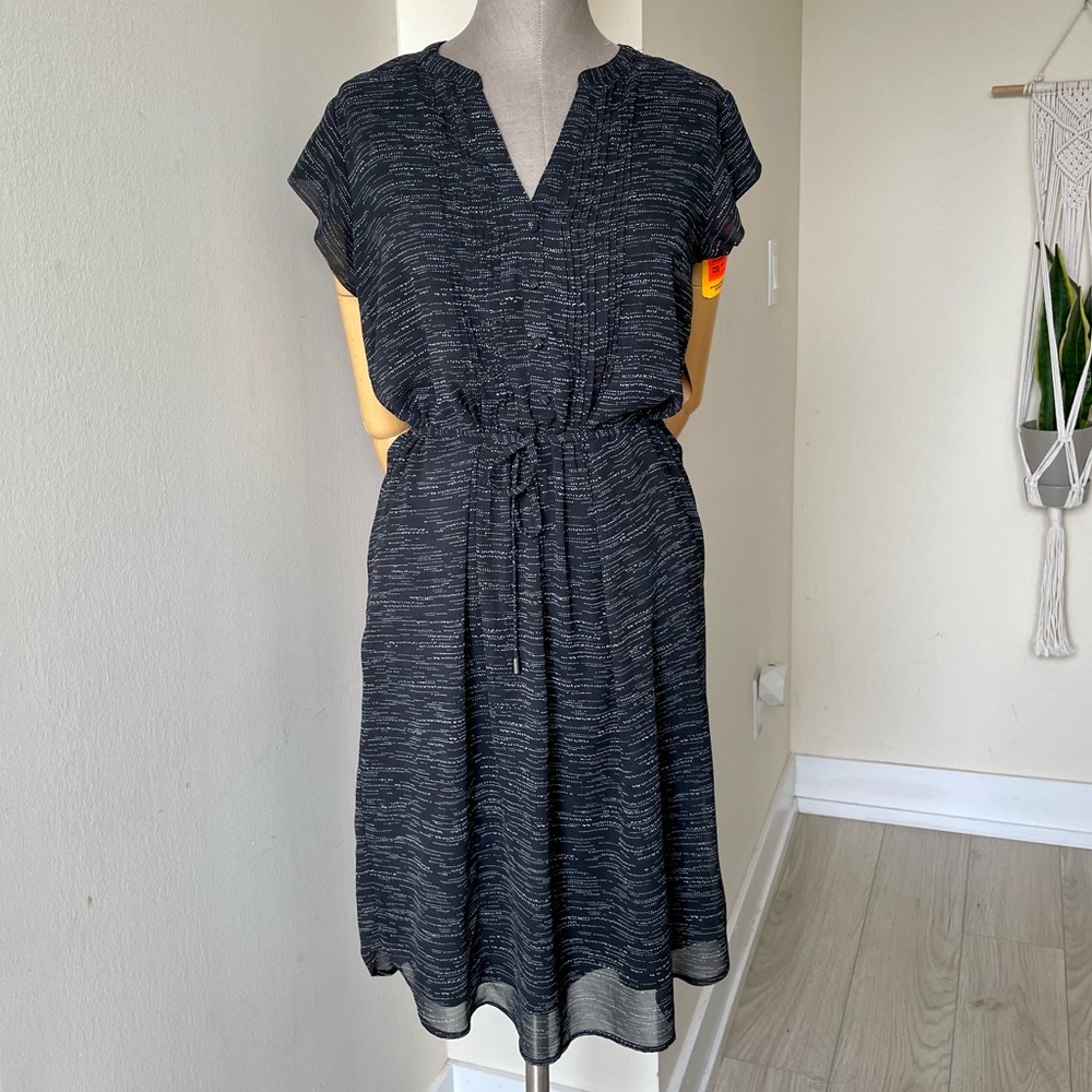 Reitman’s Short Sleeve Adjustable MIDI Black Dress